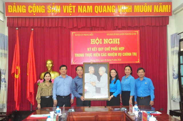 LĐLĐ TP Cần Thơ và Huyện ủy Phong Điền ký kết quy chế phối hợp- Ảnh 2.