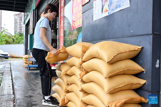 An employee arranges a sandbag barrier ahead of the landfall of typhoon Yagi in Haikou, south China's Hainan Province, Sept. 5, 2024. The State Flood Control and Drought Relief Headquarters raised its emergency response for flood and typhoon prevention from level III to level II in Guangdong and Hainan provinces at 3 p.m. Thursday, as typhoon Yagi approaches.  Yagi is expected to make landfall on Friday afternoon or evening somewhere between the city of Qionghai in Hainan and Maoming City in Guangdong. (Xinhua/Guo Cheng)