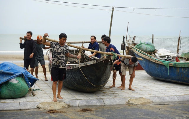 Áp thấp nhiệt đới có thể mạnh lên thành bão, Thanh Hóa ra công điện ứng phó- Ảnh 1.