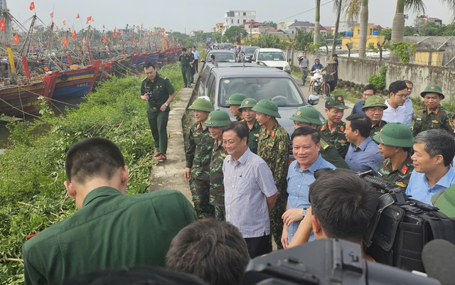 VIDEO: Bộ trưởng Lê Minh Hoan thị sát công tác phòng chống siêu bão Yagi tại Nam Định, Thái Bình- Ảnh 3.