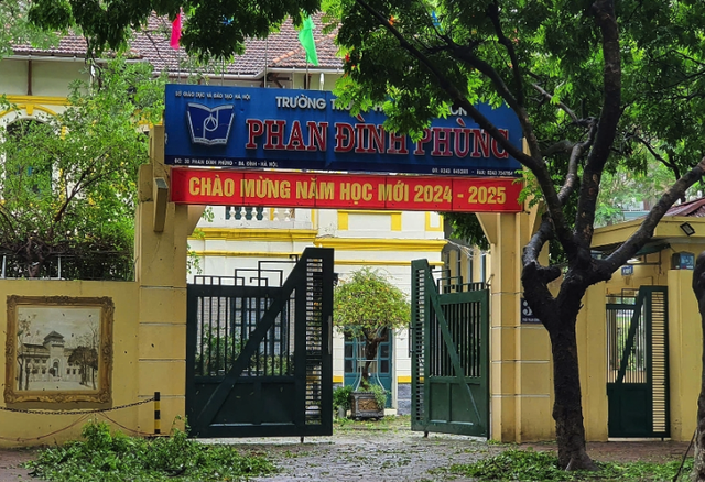 30 trường tại Hà Nội chưa thể dạy học sau bão số 3- Ảnh 1.