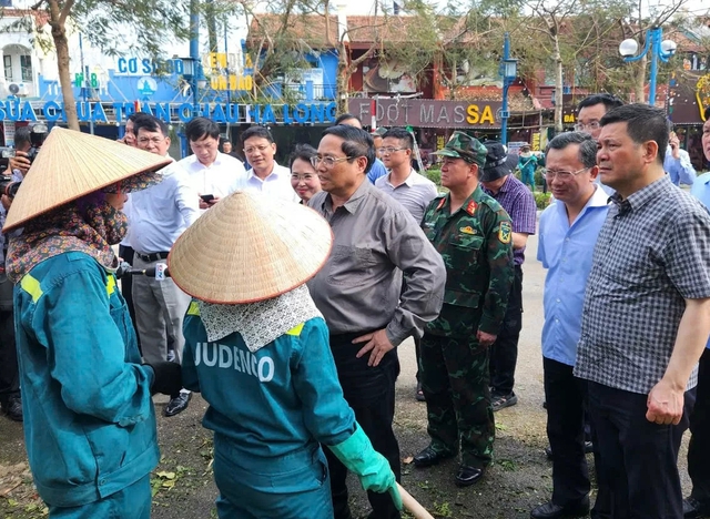 Thủ tướng kiểm tra công tác khắc phục bão số 3 tại Hải Phòng, Quảng Ninh- Ảnh 1.