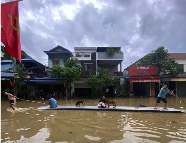 Tùng Dương và những người bạn ủng hộ 500 triệu đồng cho người dân Thái Nguyên- Ảnh 2.