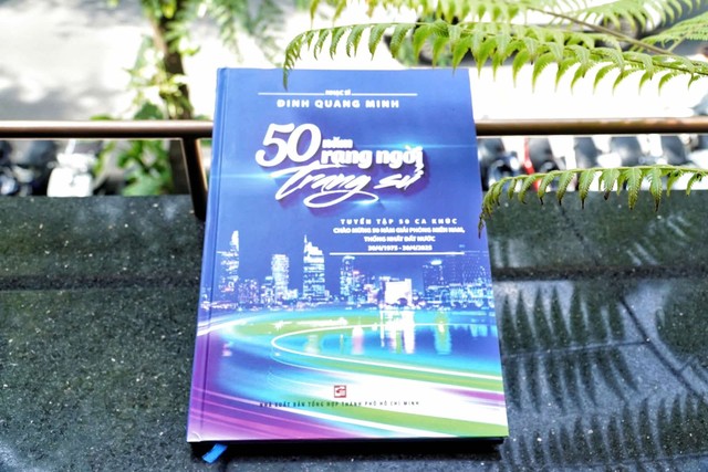 Nhạc sĩ Đinh Quang Minh ra mắt sách "50 năm rạng ngời trang sử"- Ảnh 3.