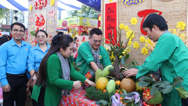 Nhiều hoạt động vui Xuân, đón Tết thiết thực, ý nghĩa cho CNVC-LĐ- Ảnh 1.