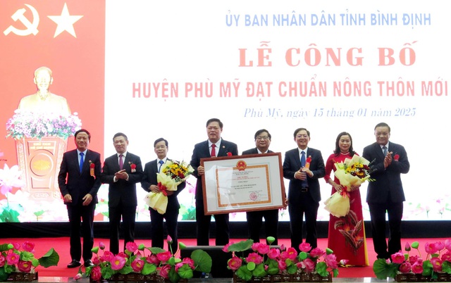 Bình Định có thêm một huyện đạt chuẩn nông thôn mới- Ảnh 1.