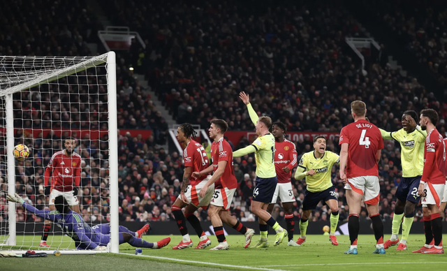 Amad Diallo lập hat-trick trong 12 phút, Man United ngược dòng hạ Southampton- Ảnh 3.