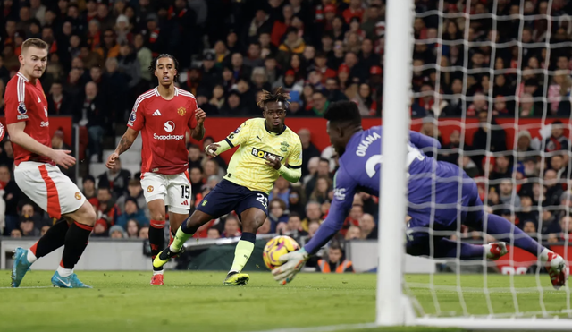 Amad Diallo lập hat-trick trong 12 phút, Man United ngược dòng hạ Southampton- Ảnh 2.