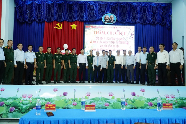 VIDEO: Tặng 200 suất hỗ trợ học bổng đến học sinh vùng biên Long An- Ảnh 11.