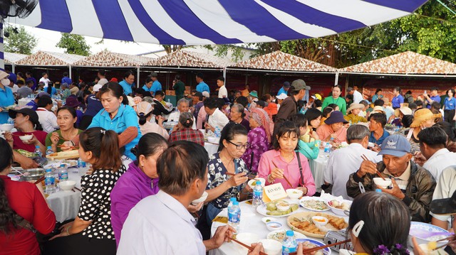 Xuân Chiến sĩ: Mang mùa xuân và tình thương đến với cán bộ, chiến sĩ và nhân dân- Ảnh 9.