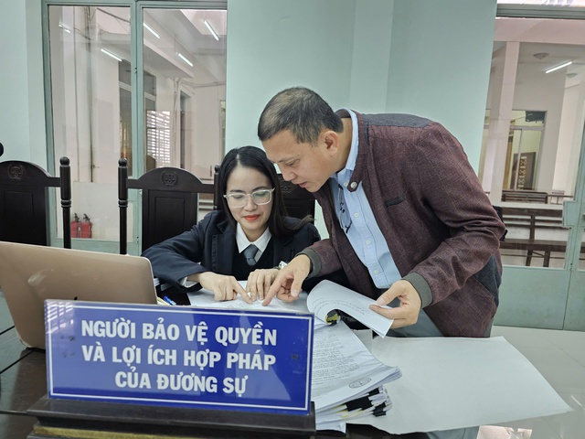 Tạm ngừng phiên tòa vụ "Sacombank phải trả khách hàng hơn 56 tỉ đồng"- Ảnh 3.