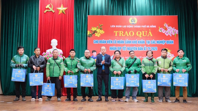 Trao 93 suất quà Tết cho đoàn viên nghiệp đoàn có hoàn cảnh khó khăn- Ảnh 1.