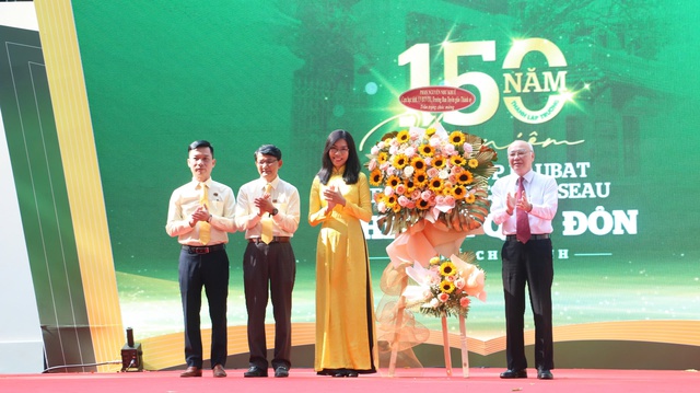 Nhiều thế hệ học sinh, thầy cô xúc động, tự hào về ngôi trường tròn 150 năm tuổi ở TP HCM- Ảnh 7.