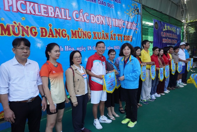 Sôi nổi giải Pickleball Công đoàn giáo dục Khánh Hoà- Ảnh 1.