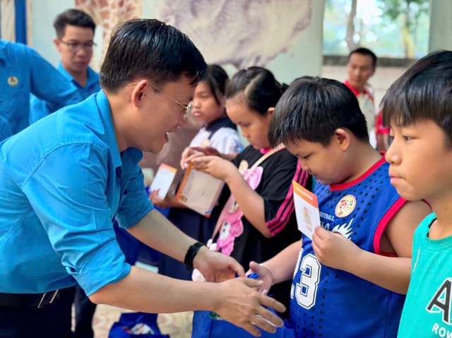 TP HCM: Nhiều chương trình chăm lo Tết thiết thực cho đoàn viên - lao động- Ảnh 1.