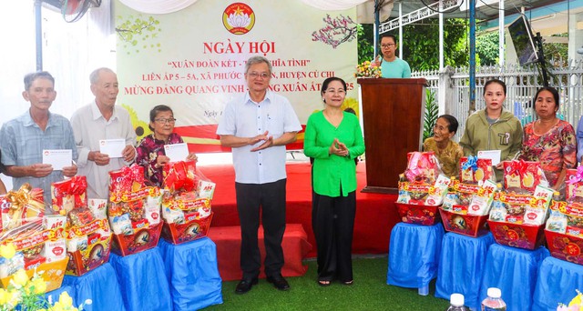 Chủ tịch HĐND TP HCM Nguyễn Thị Lệ dự ngày hội "Xuân đoàn kết - Tết nghĩa tình" tại huyện Củ Chi- Ảnh 2.