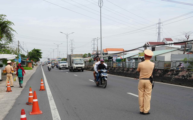 VIDEO: Ngày đầu áp dụng Nghị định 168, CSGT xử phạt trên 1 tỉ đồng - Ảnh 1.