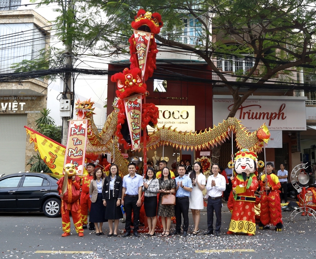 Khatoco ra mắt cửa hàng thời trang da đà điểu, cá sấu- Ảnh 1.