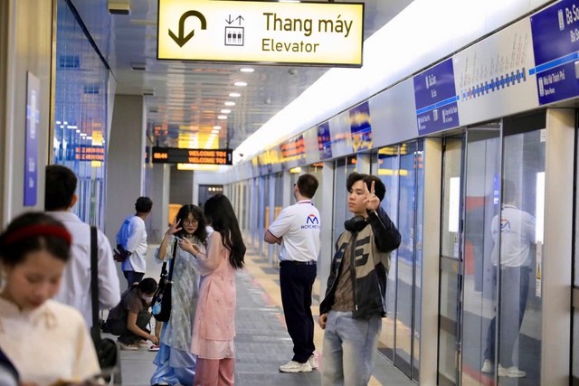 Từ ngày 21-1, metro số 1 chính thức thu phí - Ảnh 1.