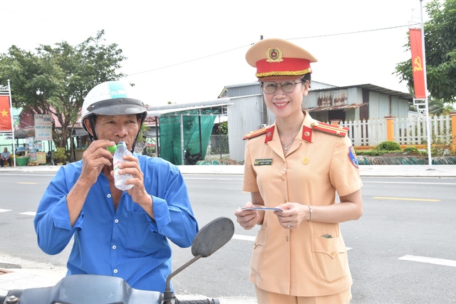 VIDEO: Mát lòng người dân miền Tây trên đường về quê đón Tết - Ảnh 14.