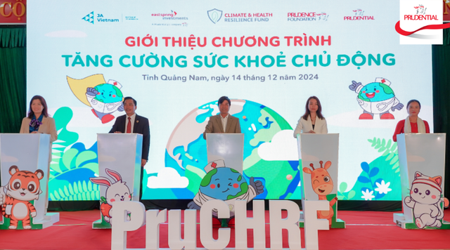 Đại diện Prudential Việt Nam, đối tác và chính quyền địa phương thực hiện nghi thức khởi động dự án &quot;Tăng cường sức khỏe chủ động&quot;