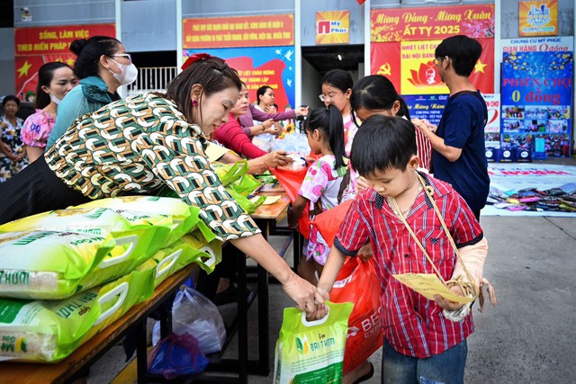 Văn nghệ sĩ giải Mai Vàng "Văn hóa văn nghệ xuất sắc" chào xuân mới- Ảnh 4.