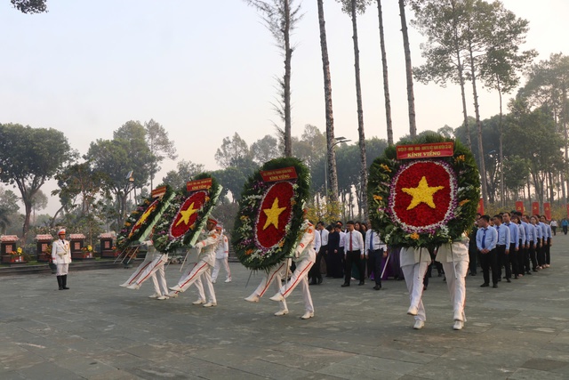 Lãnh đạo TP HCM tưởng niệm các Mẹ Việt Nam 
anh hùng, anh hùng liệt sĩ tại Củ Chi- Ảnh 3.