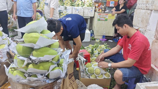 Chợ 28 tháng Chạp, loại trái cây nào tăng giá tại chợ đầu mối?- Ảnh 1.