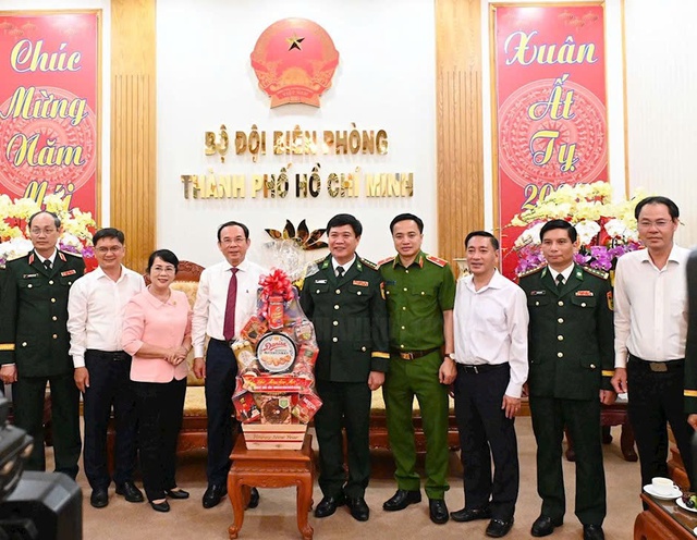 Bí thư Thành ủy TP HCM thăm, động viên các đơn vị trực Tết và trực sẵn sàng chiến đấu- Ảnh 3.