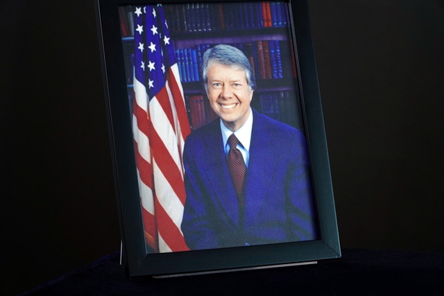 Lãnh đạo TP HCM ghi sổ tang, tưởng niệm cựu Tổng thống Mỹ Jimmy Carter- Ảnh 1.