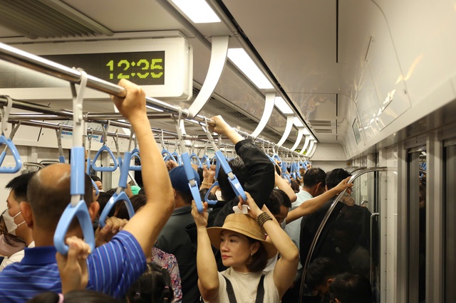 Hơn 55.000 người đi metro ngày mùng 1 Tết Ất Tỵ- Ảnh 1.