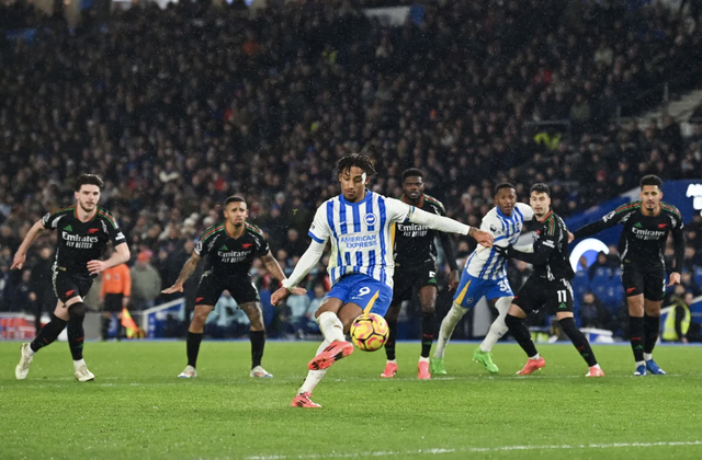 Hòa tệ hại Brighton, Arsenal hết hy vọng đua vô địch Ngoại hạng- Ảnh 3.