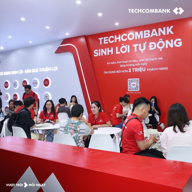 Hội viên Techcombank Inspire tưng bừng chào đón năm mới “cực chất” The Global Celebration Countdown - Ảnh 2.