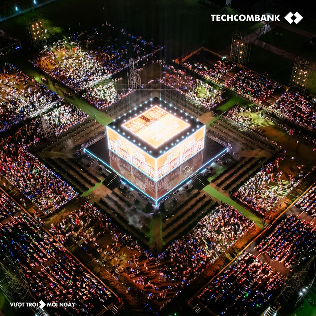 Hội viên Techcombank Inspire tưng bừng chào đón năm mới “cực chất” The Global Celebration Countdown - Ảnh 3.