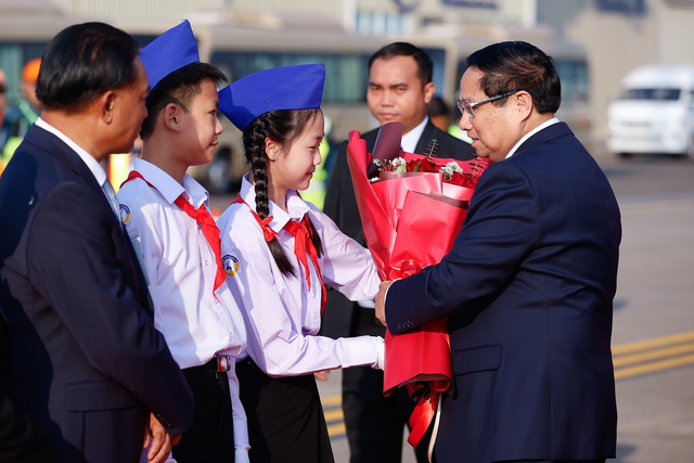 Thủ tướng Phạm Minh Chính tới Vientiane, bắt đầu thăm Lào- Ảnh 4.