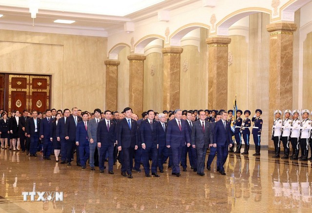 Tổng Bí thư Tô Lâm đặt hoa tưởng nhớ Chủ tịch Kim Nhật Thành và Tổng Bí thư Kim Jong Il - Ảnh 2.