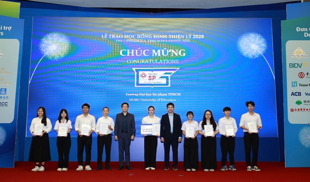 Học bổng Đinh Thiện Lý: 20 năm đồng hành cùng học sinh, sinh viên - Ảnh 4.