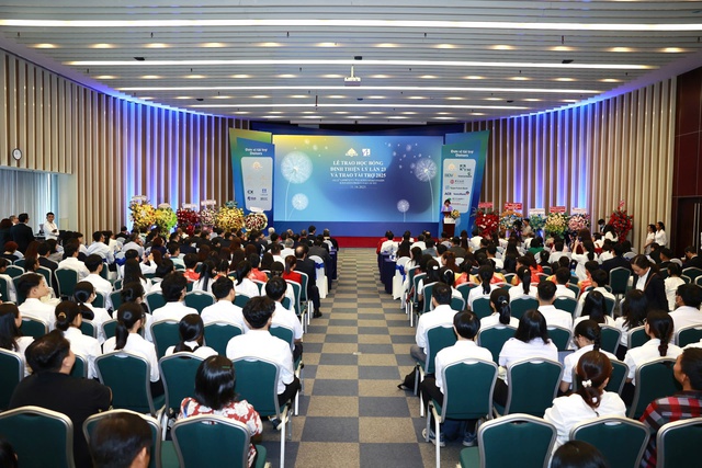 Học bổng Đinh Thiện Lý: 20 năm đồng hành cùng học sinh, sinh viên - Ảnh 6.