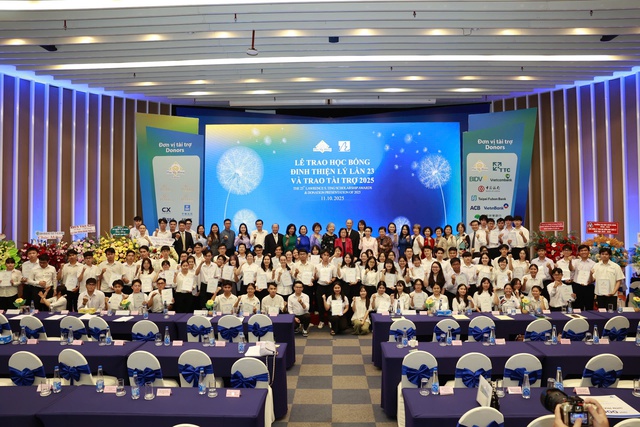 Học bổng Đinh Thiện Lý: 20 năm đồng hành cùng học sinh, sinh viên - Ảnh 7.