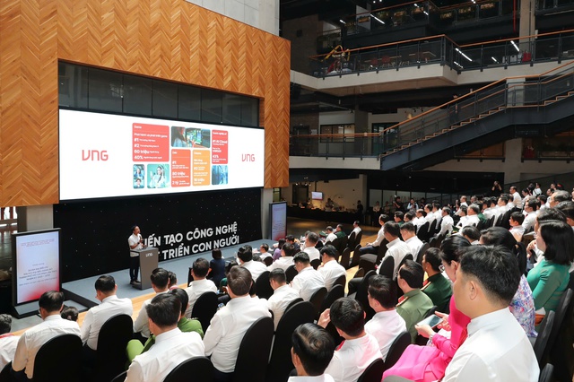 Đại biểu dự Đại hội Đảng bộ TP HCM tham quan trụ sở "kỳ lân" công nghệ VNG - Ảnh 9.