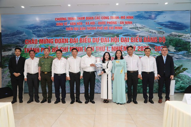 Đoàn Đại biểu dự Đại hội Đảng bộ TP HCM làm việc tại Cảng Gemalink và KCN chuyên sâu Phú Mỹ 3 - Ảnh 4.