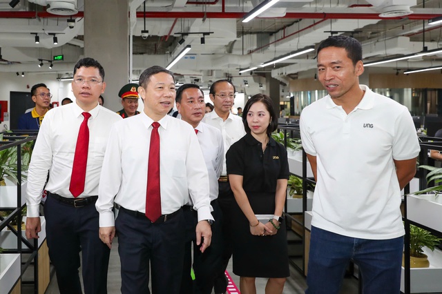 Đại biểu dự Đại hội Đảng bộ TP HCM tham quan trụ sở "kỳ lân" công nghệ VNG - Ảnh 7.