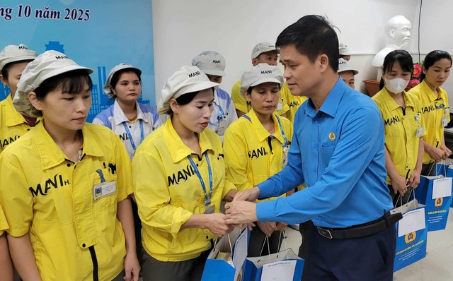 Tổng Liên đoàn lao động Việt Nam thăm hỏi , hỗ trợ người lao động tại Thái Nguyên - Ảnh 3. Tổng Liên đoàn lao động Việt Nam thăm hỏi , hỗ trợ người lao động tại Thái Nguyên - Ảnh 3.