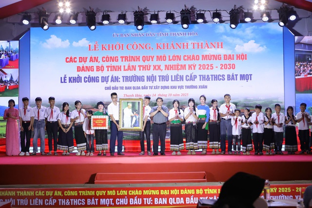 Thủ tướng Phạm Minh Chính khởi công xây dựng trường liên cấp bán trú tại Bát Mọt - Ảnh 5. Thủ tướng Phạm Minh Chính khởi công xây dựng trường liên cấp bán trú tại Bát Mọt - Ảnh 5.