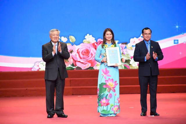Trao tặng Giải thưởng "Nữ đoàn viên công đoàn năng động, sáng tạo, trách nhiệm" lần thứ I - Ảnh 5.