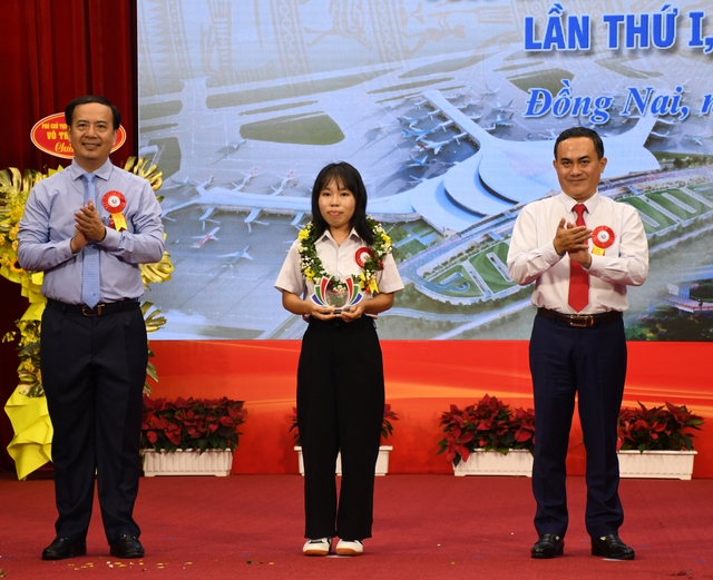 Tỉnh Đồng Nai tôn vinh điển hình tiên tiến trong phong trào Thi đua yêu nước - Ảnh 5. Tỉnh Đồng Nai tôn vinh điển hình tiên tiến trong phong trào Thi đua yêu nước - Ảnh 5.