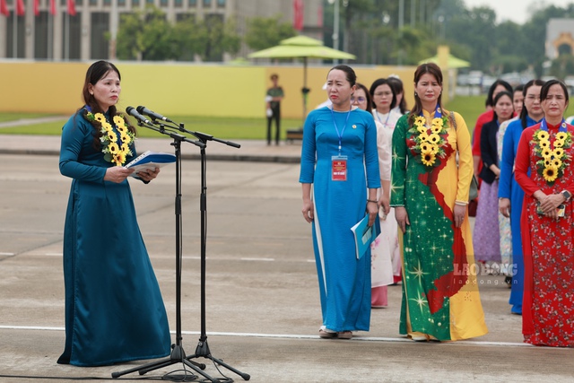 90 nữ đoàn viên công đoàn tiêu biểu báo công dâng Bác - Ảnh 1.