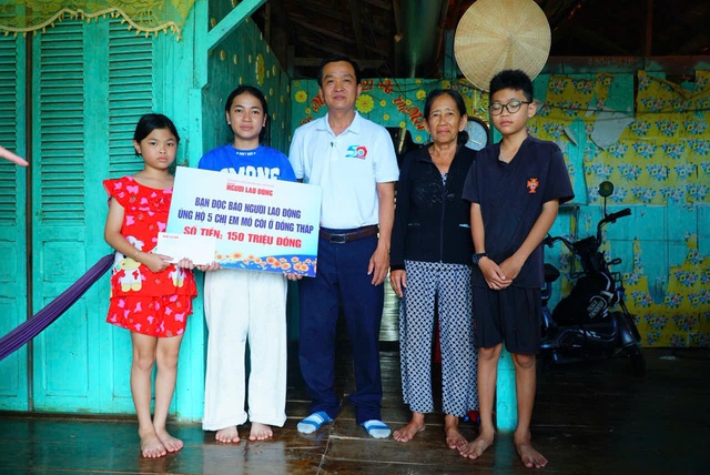 Thắp lên hy vọng cho 5 chị em mồ côi ở Đồng Tháp - Ảnh 1. Thắp lên hy vọng cho 5 chị em mồ côi ở Đồng Tháp - Ảnh 1.