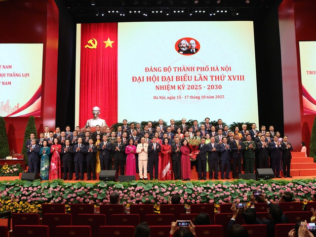 Bí thư Thành ủy Hà Nội: Quyết tâm giảm ùn tắc giao thông, ô nhiễm các dòng sông - Ảnh 2.