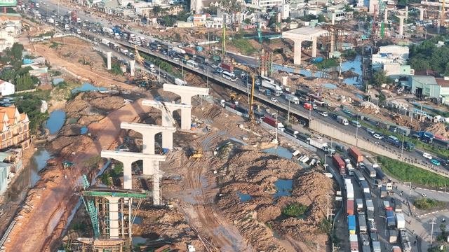Dự án mở rộng xa lộ Hà Nội và loạt hạ tầng hoàn thành năm 2027 - Ảnh 1.